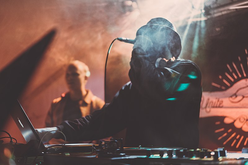 8 Killer Reference Mixes for Hip-Hop 8 Killer Reference Mixes for Hip-Hop