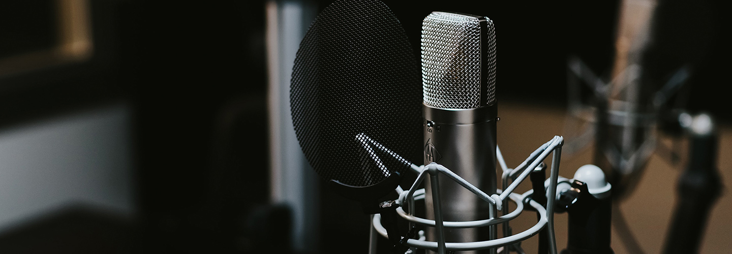Do you need an expensive studio mic to record release-ready vocals? Let's find out. 4 Tips for Vocal Recording on Your Phone