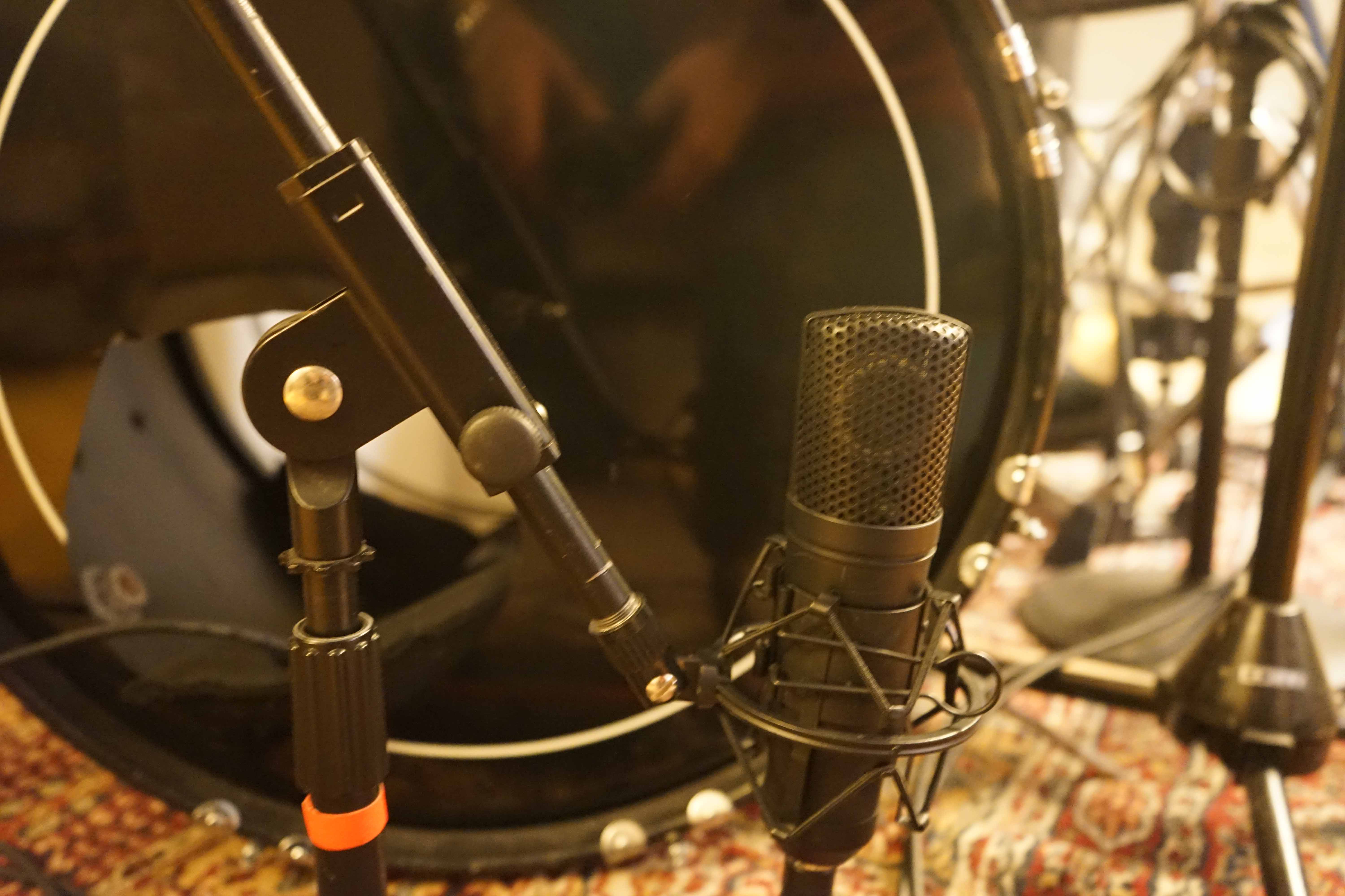 "Kick out" microphone placement