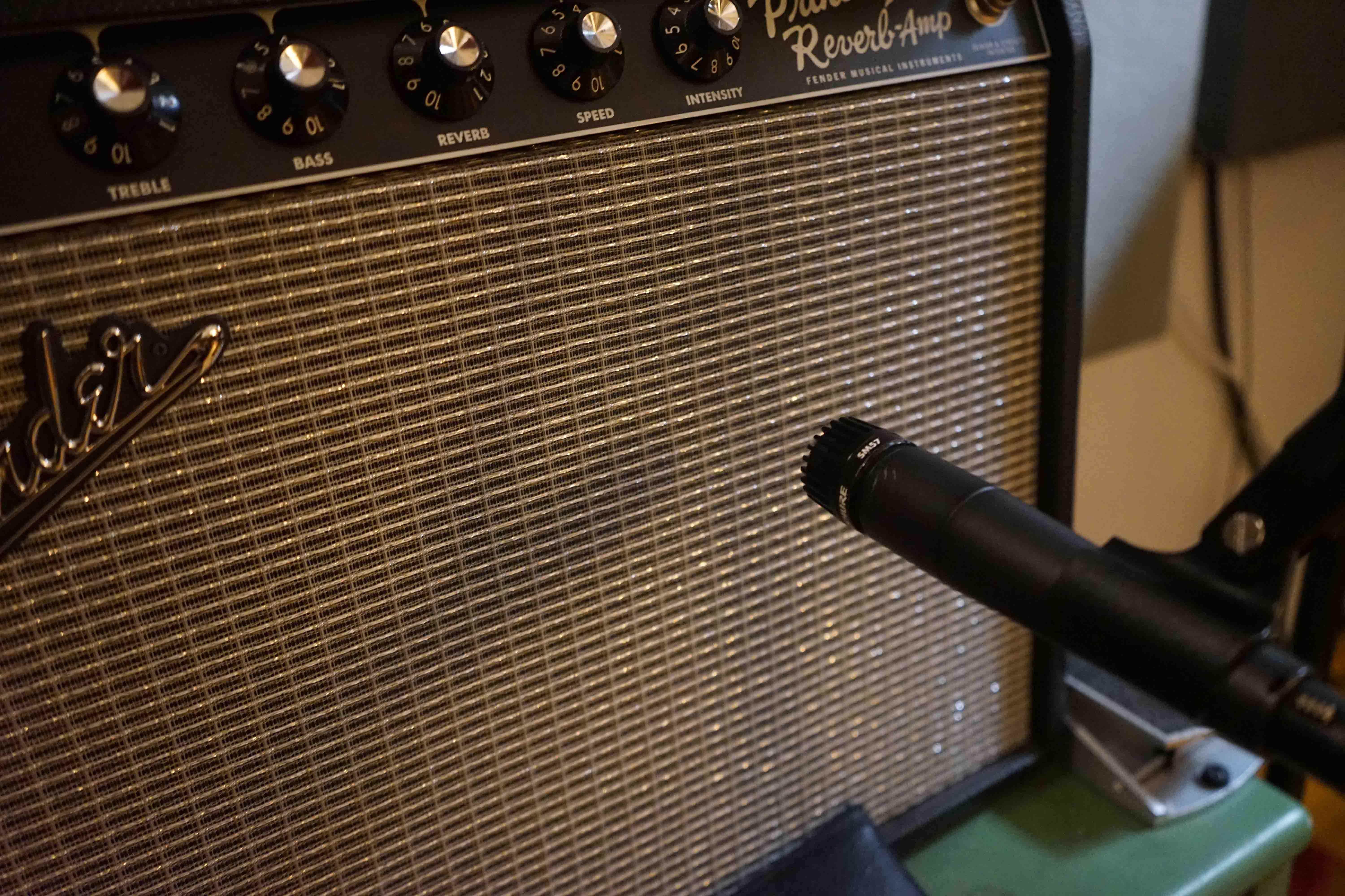 Dynamic microphone placement on guitar cab