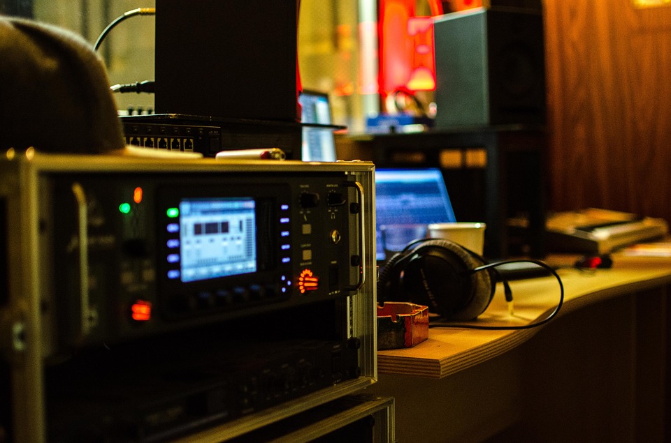 7 Bad Music Producer Habits and How to Fix Them.jpg