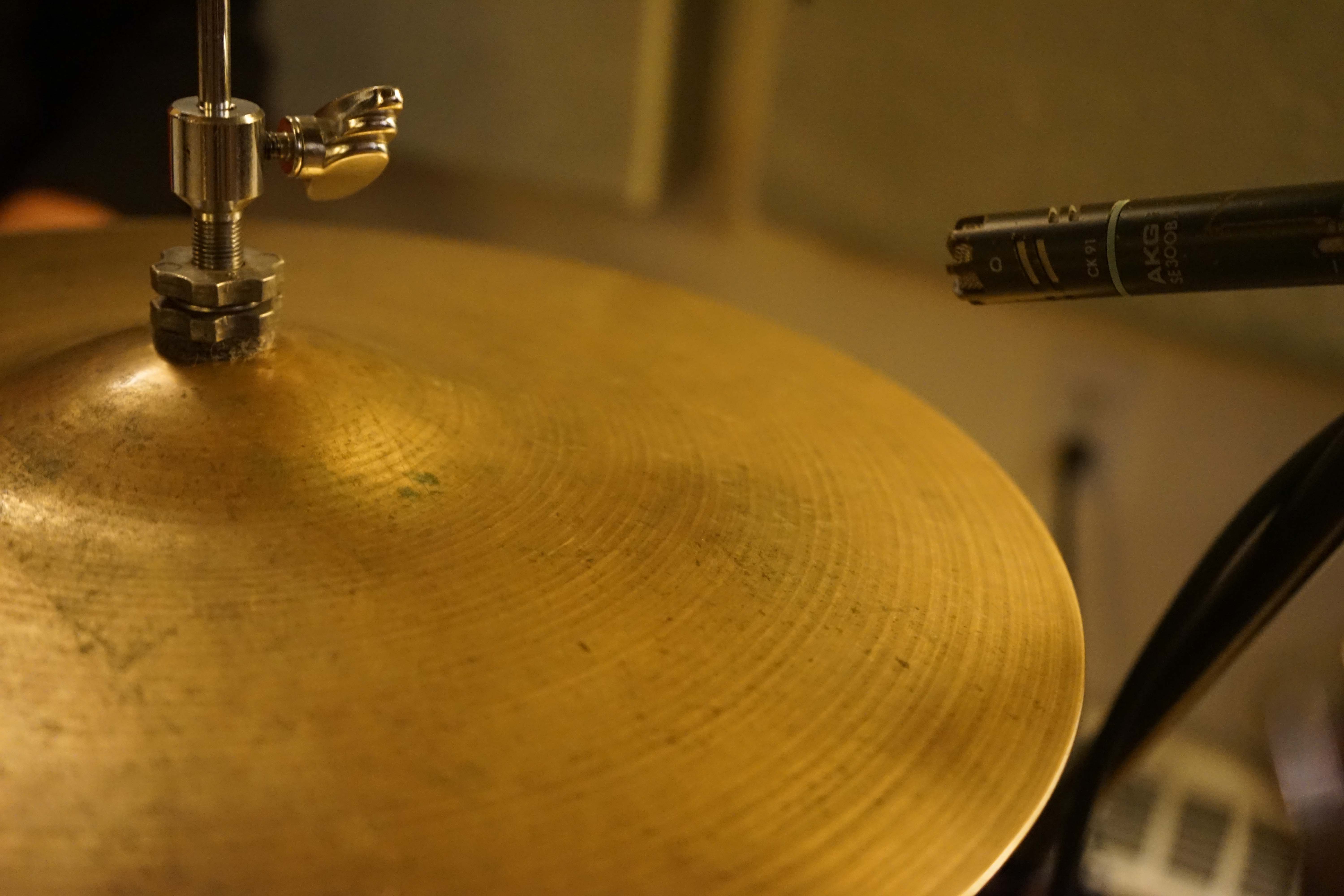 Hi-hat microphone placement
